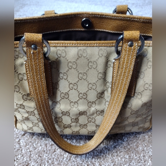 Gucci Medium Tan Monogram Tote Bag - Picture 3 of 16